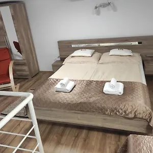 Kossuth Garden Апартаменты